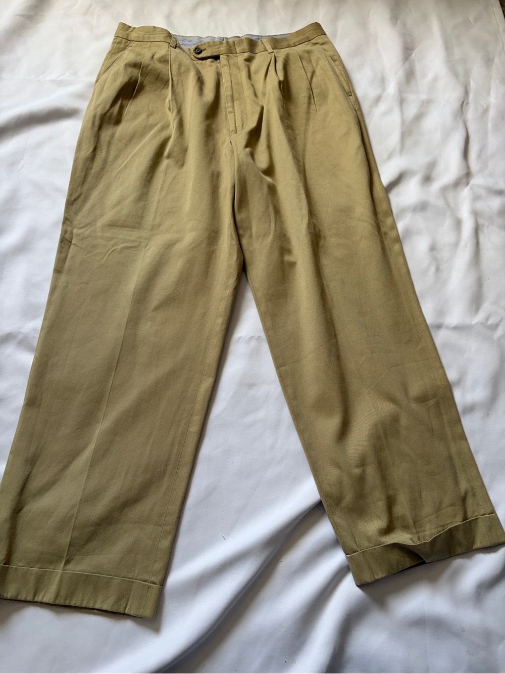 Only Men's Pleated Chinos in Light Khaki